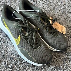 💚🩶Nike Legend Essential 3 Green Next Nature Sequoia High Voltage Trainers USA 12